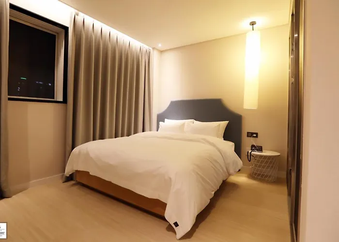 Hotel Londoner Gwangan 3*